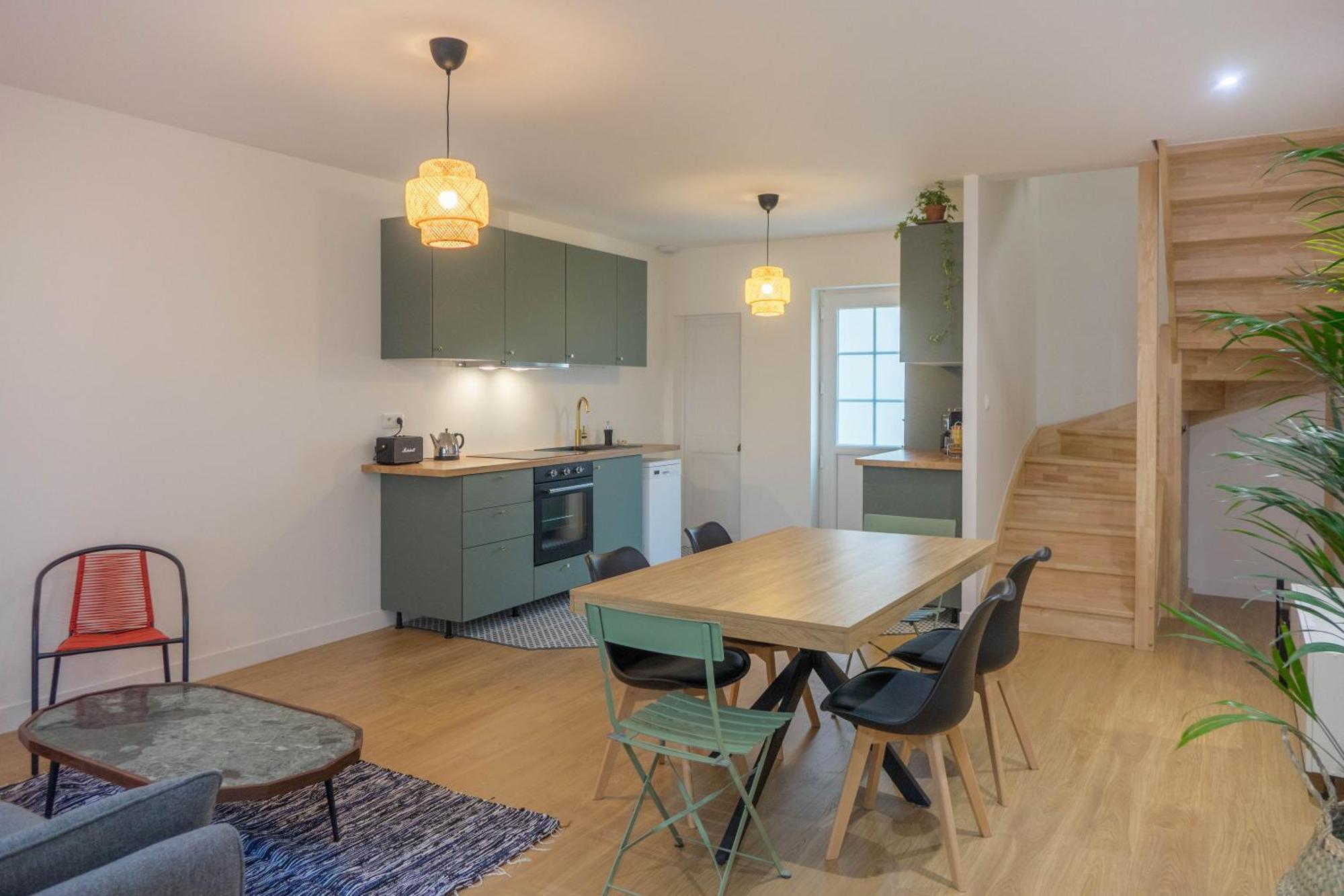Beau Quartier Et Central, Maison Spacieuse Avec Cour, 3 Chambres, 3 Salles De Bains A 10 Min A Pied De La Gare Orléans Exteriör bild
