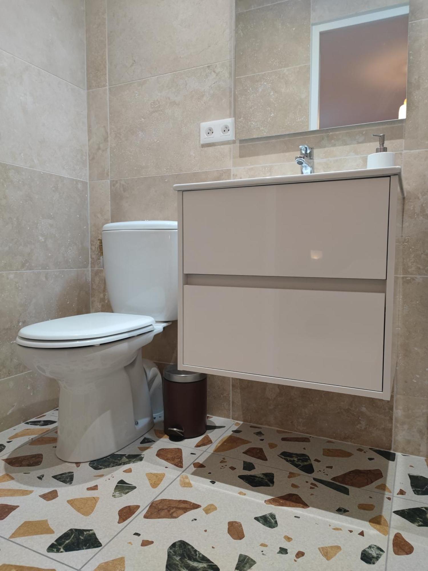 Beau Quartier Et Central, Maison Spacieuse Avec Cour, 3 Chambres, 3 Salles De Bains A 10 Min A Pied De La Gare Orléans Exteriör bild